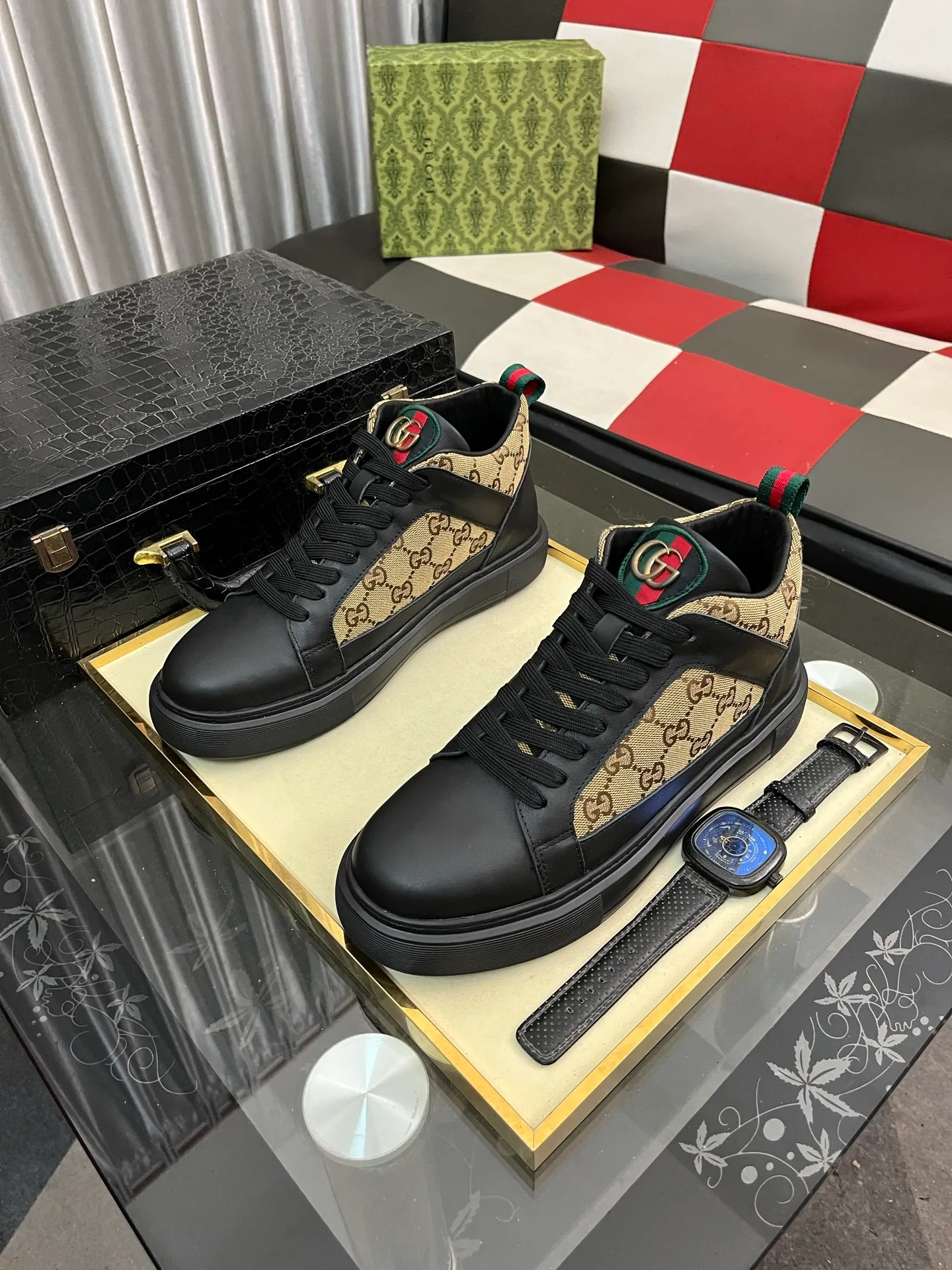 Men's shoes💰438⌚️⌚️[Gucci] Gucci's new men's genuine leather casual shoes, the highest version on the market, any comparison is welcome🆚! The original leather has excellent texture and is super high-end! Fetal sheep net lining imported from Italy, removable pad! Luxurious materials and fine workmanship, highly recommended! Code number: 38-444️⃣Colors available
